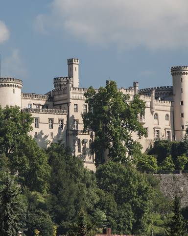 <p>Die Bezirksstadt des Lavanttales ist aufgrund der historischen Altstadt sehenswert. Kulturinteressierte können, das majestätisch über der Stadt gelegene Schloss Wolfsberg, bestaunen.</p>