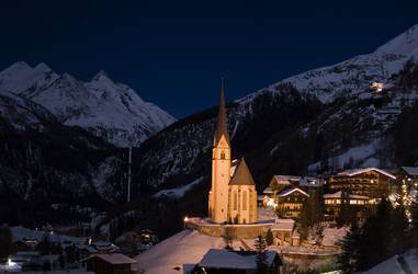 Ein Wintermärchen wartet in Heiligenblut. Wild, mystisch und heimelig. Hoch oben thront der höchste Berg Österreichs, der Großglockner.