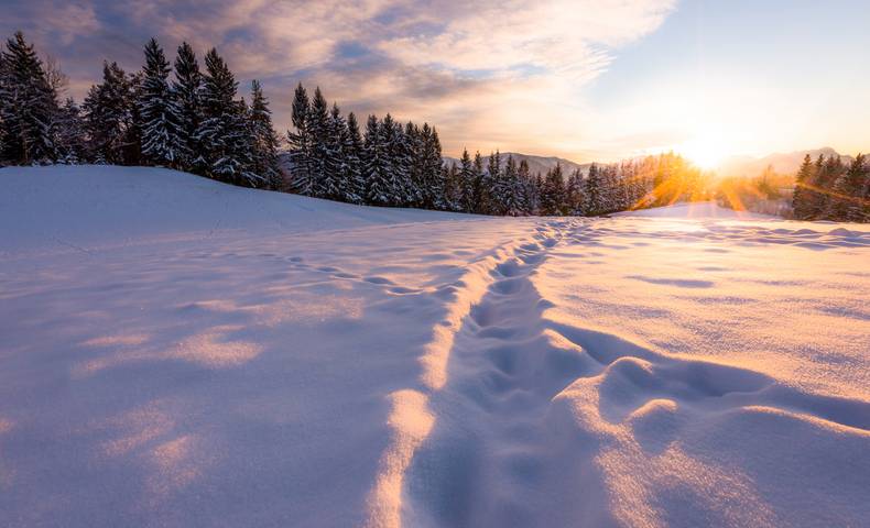 <p>Winterlandschaft bei Sonnenuntergang</p>