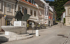 Freyungsbrunnen von Kiki Kogelnig in Bleiburg