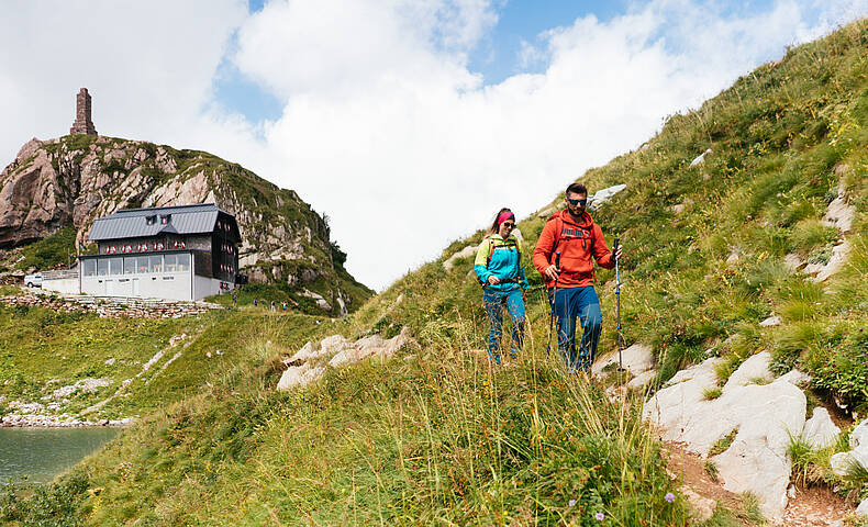 Wandern am Karnischen Hoehenweg Wolayerseehuette 