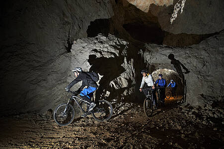 Biking ve &scaron;tol&aacute;ch