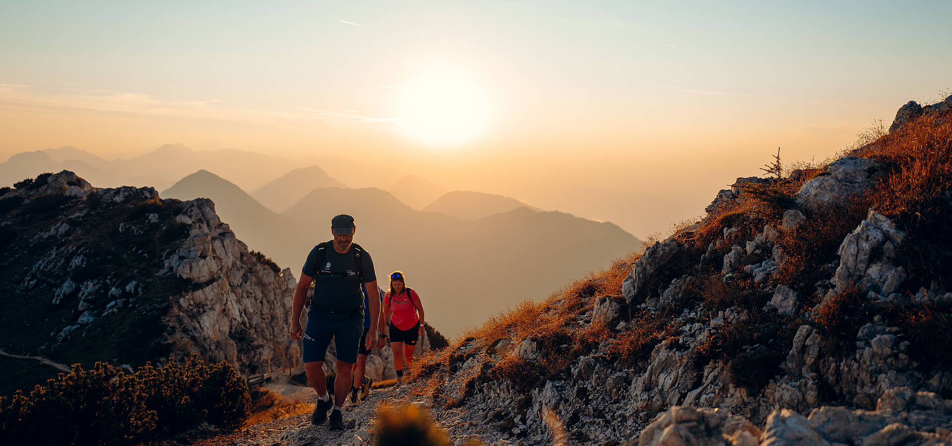 Wandern mit der Gruppe auf den Hochobir bei Sonnenuntergang