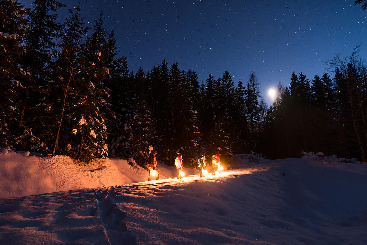 Schneeschuhwandern im Naturpark Dobratsch Schneeschuhwandern mit Laternen im Naturpark Dobratsch