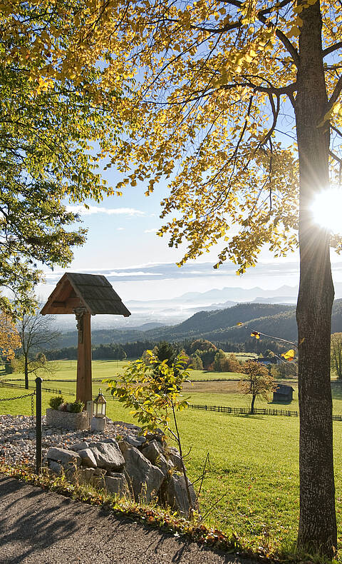 Paar beim Wandern am Dobratsch Rundwanderweg in Heilgengeist