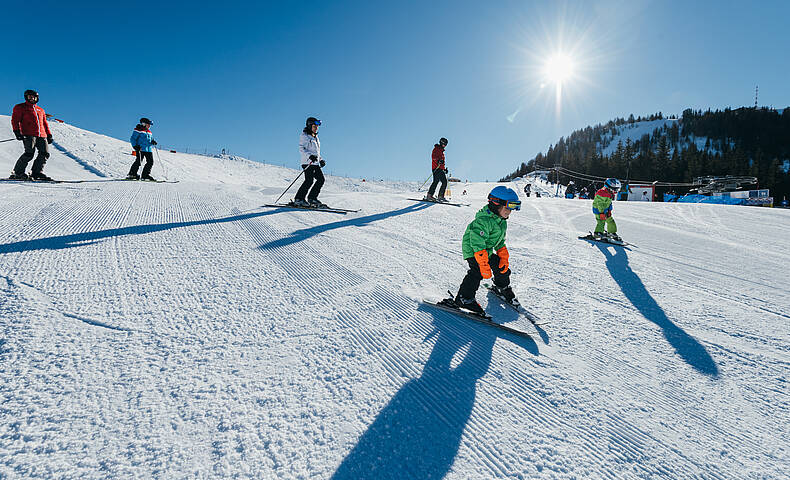 Goldeck Kinderland Kids beim Skifahren