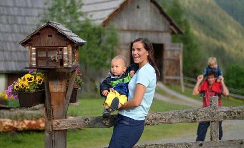 Familienwanderung zum Bauernhof Hotel St. Oswald