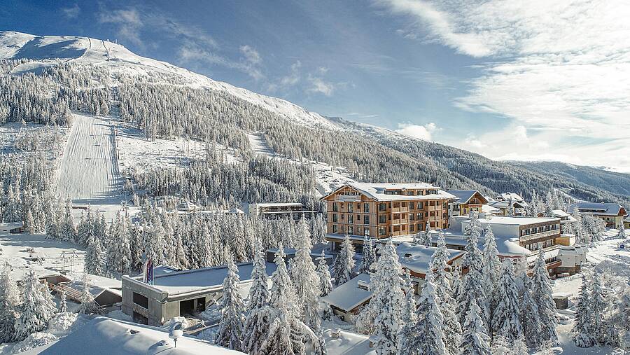 Hotelansicht im Winter von "Das Katschberg"