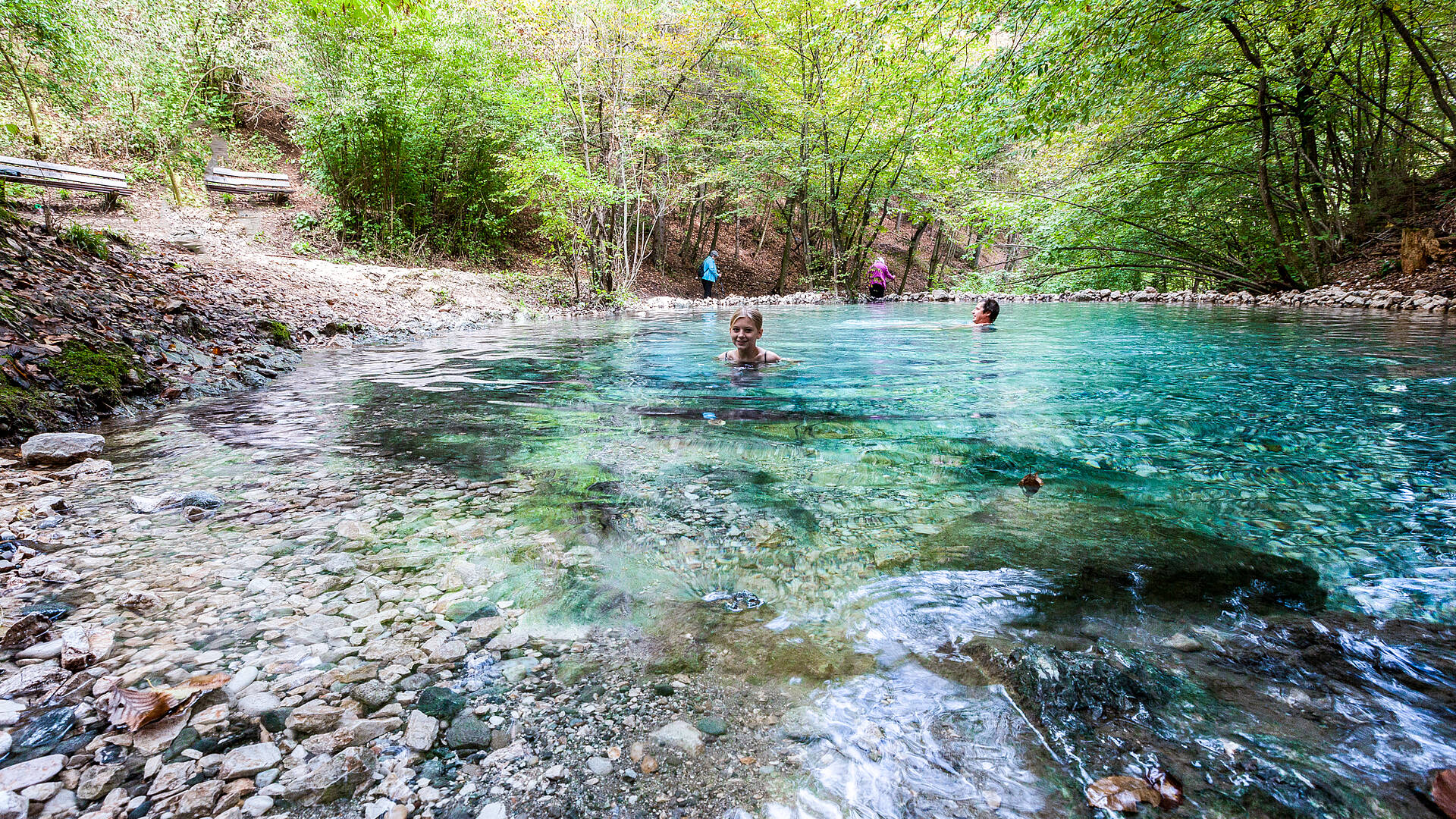 Beim Baden im Maibachl im Warmbad Villach