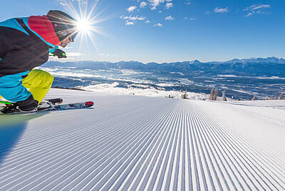 Gerlitzen Alpe Skifahrer Sonne_Region Villach