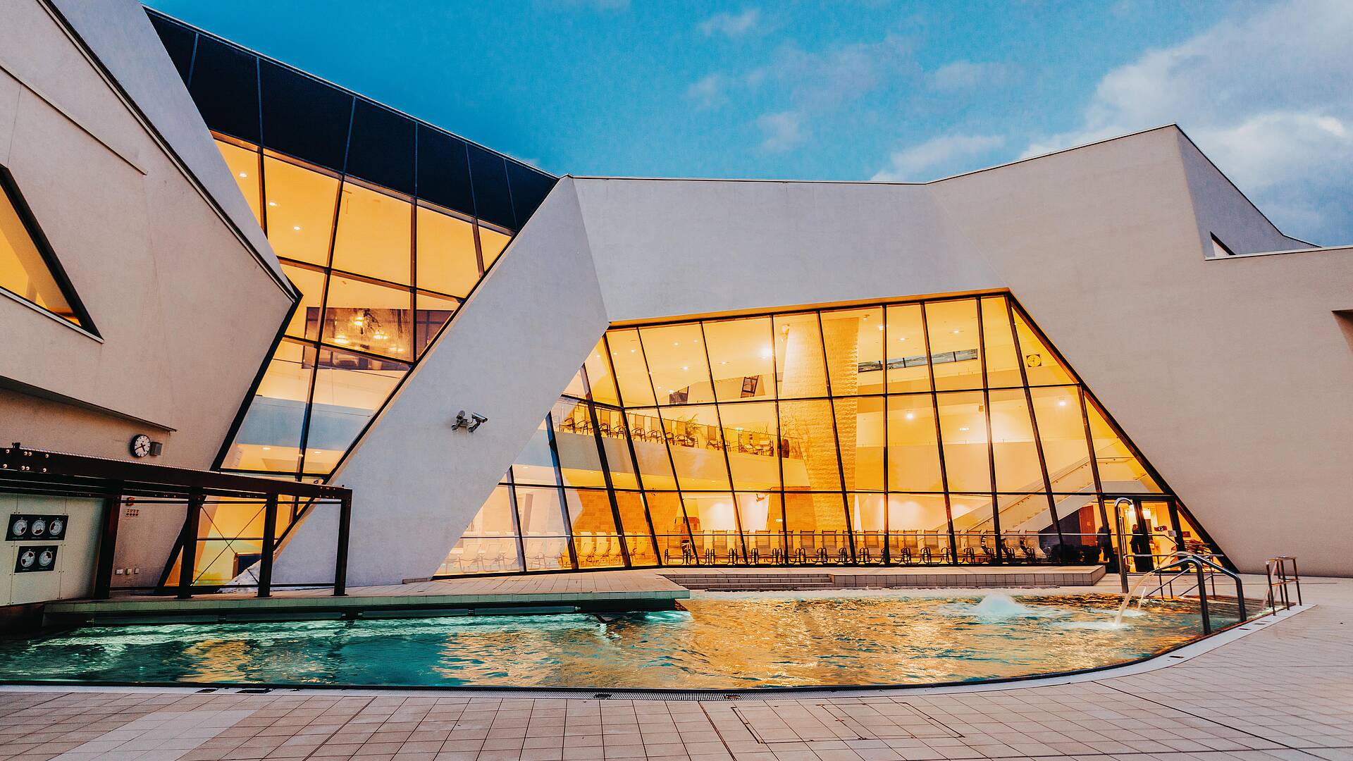 Blick auf die Therme Warmbad Villach