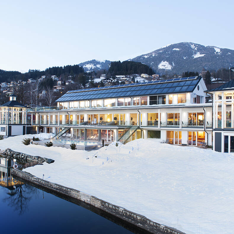 Aussenansicht Badehaus Millstatt im Winter